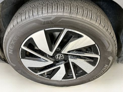 Used 2025 Volkswagen Atlas SE image 11