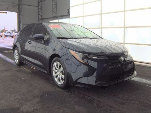 Used 2022 Toyota Corolla LE FWD image 3