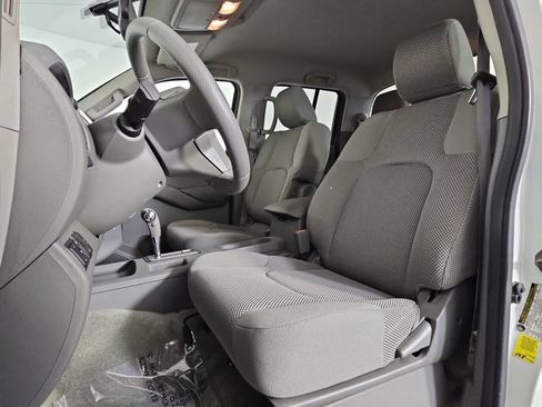Used 2013 Nissan Frontier SV w/ SV Value Truck Pkg RWD image 12