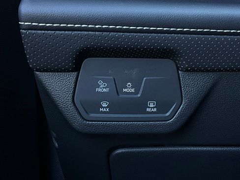 Used 2025 Volkswagen Atlas Cross Sport SE image 22