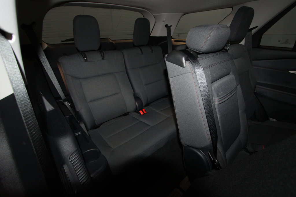 Used 2025 Ford Explorer Active AWD/4WD image 30