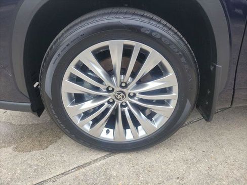 Certified 2026 Toyota Highlander Platinum AWD/4WD image 44