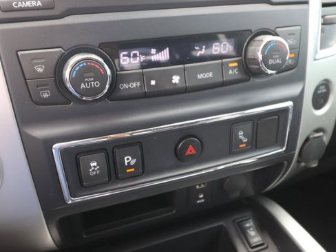 Used 2017 Nissan Titan SL RWD image 23