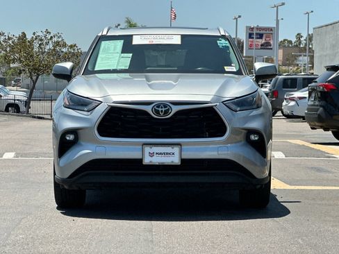 Used 2024 Toyota Highlander XLE FWD image 7