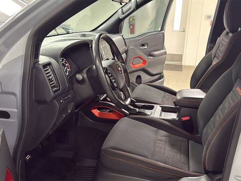 Used 2022 Nissan Frontier PRO-4X w/ Technology Package image 12