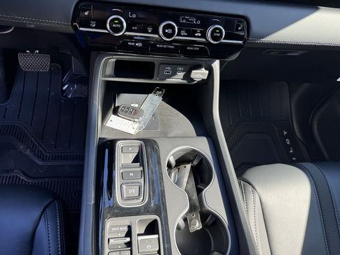 New 2025 Honda Pilot Touring image 17