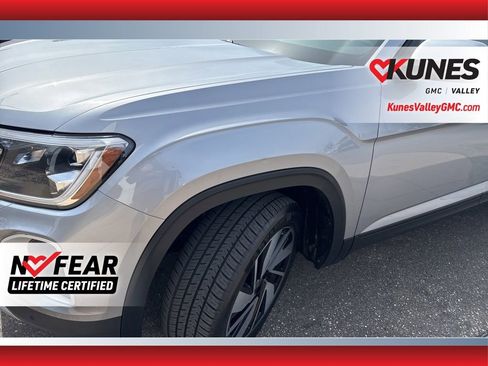 Used 2025 Volkswagen Atlas SE image 1