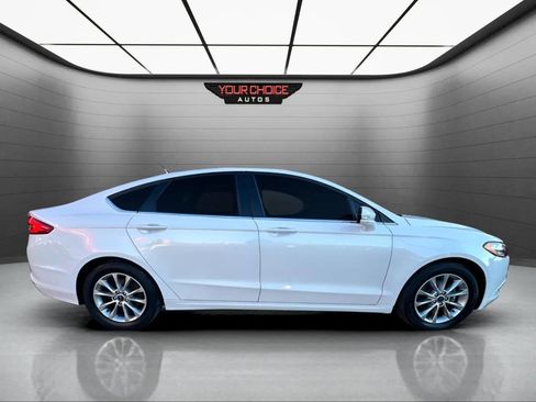 Used 2017 Ford Fusion SE w/ Fusion SE Technology Package image 6