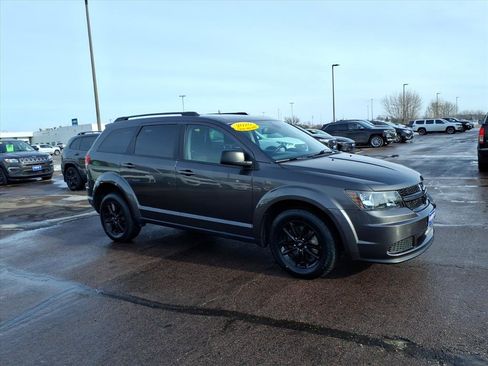 Used 2020 Dodge Journey SE w/ Blacktop Package image 2