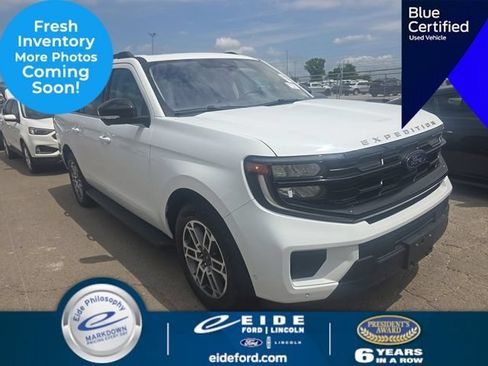 Used 2025 Ford Expedition Max Active AWD/4WD image 1