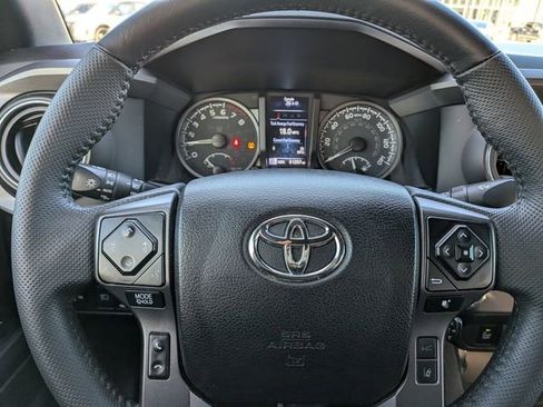 Used 2022 Toyota Tacoma TRD Off-Road image 25