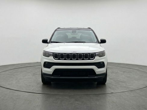 Used 2025 Jeep Compass Limited AWD/4WD image 2