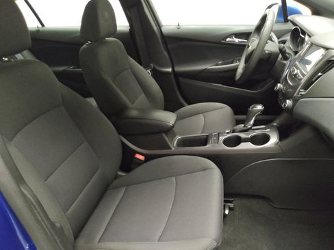 Used 2017 Chevrolet Cruze LT w/ Convenience Package FWD image 21