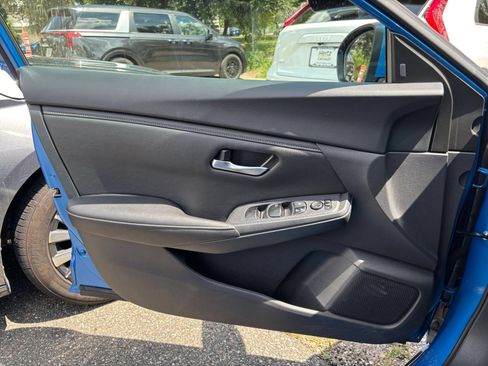 Used 2025 Nissan Sentra SV FWD image 15