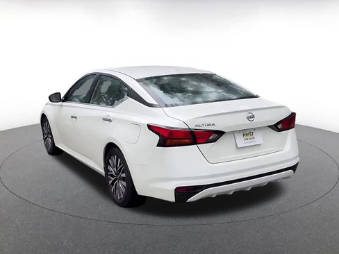 Used 2025 Nissan Altima 2.5 SV FWD image 11