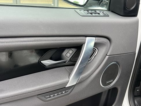 Used 2020 Land Rover Discovery Sport SE AWD/4WD image 15