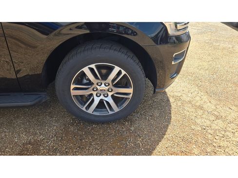 Used 2024 Ford Expedition Max Limited RWD image 11
