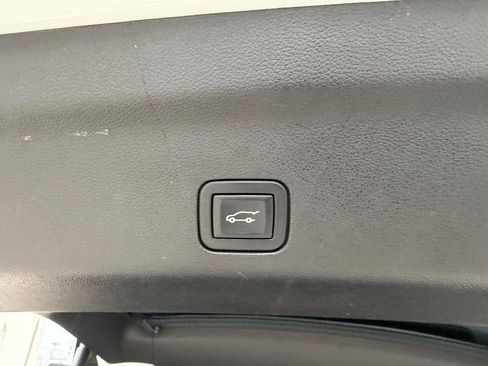 Used 2023 GMC Yukon XL Denali AWD/4WD image 6