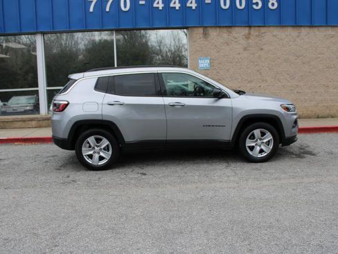 Used 2022 Jeep Compass Latitude FWD image 27