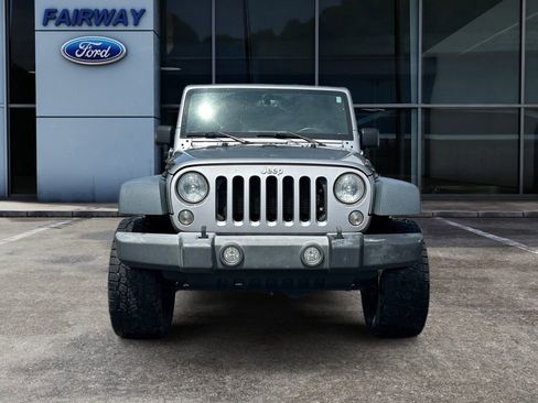 Used 2018 Jeep Wrangler Unlimited Rubicon w/ Cold Weather Group AWD/4WD image 3