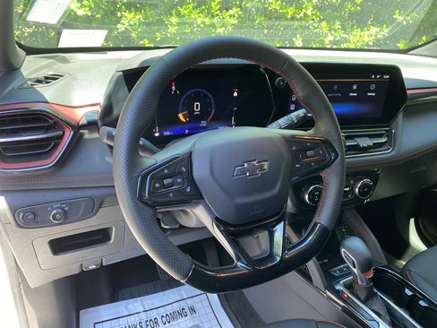 Used 2025 Chevrolet TrailBlazer RS w/ Convenience Package FWD image 17