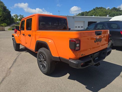 New 2025 Jeep Gladiator Sport image 6