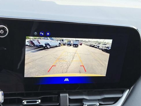 New 2027 Chevrolet Equinox LT w/ Convenience Package II FWD image 21