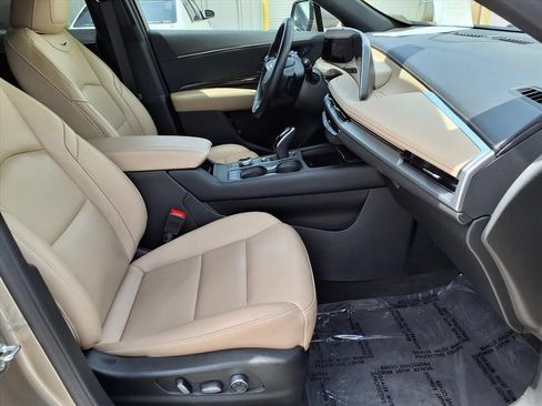 Certified 2025 Cadillac XT4 Premium Luxury FWD image 9