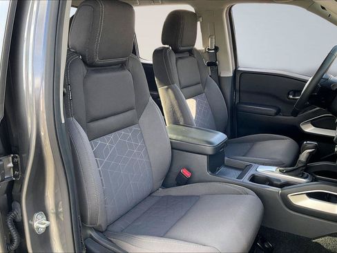 Used 2025 Nissan Frontier SV w/ SV Convenience Package RWD image 8