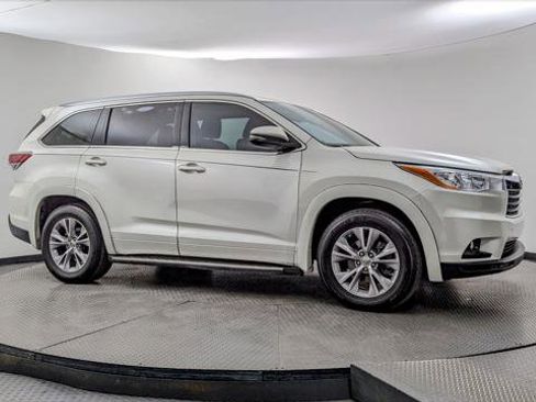 Used 2015 Toyota Highlander XLE image 11
