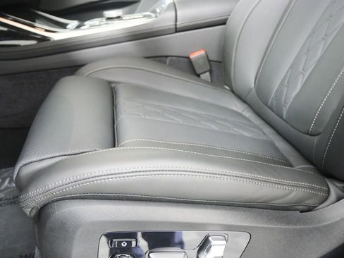 New 2026 BMW X7 M60i image 10