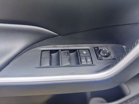 Used 2019 Toyota RAV4 LE AWD/4WD image 12