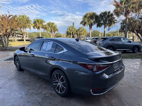 Used 2025 Lexus ES 300h w/ Premium Package image 5