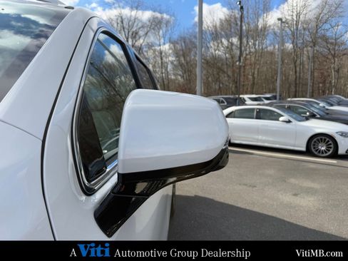 Used 2023 GMC Yukon XL Denali w/ Denali Reserve Package image 11