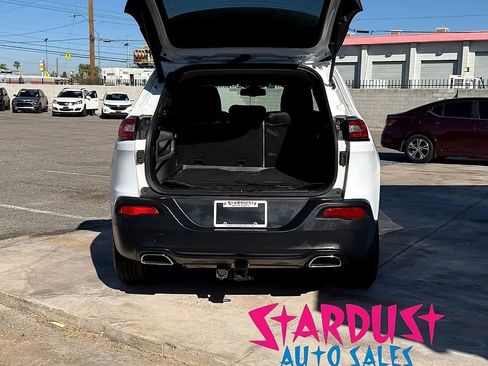 Used 2015 Jeep Cherokee Latitude w/ Comfort/Convenience Group AWD/4WD image 10