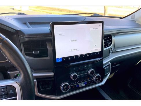 Used 2024 Ford Expedition Max XLT image 7