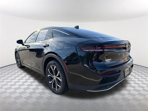 Used 2023 Toyota Crown Limited image 7