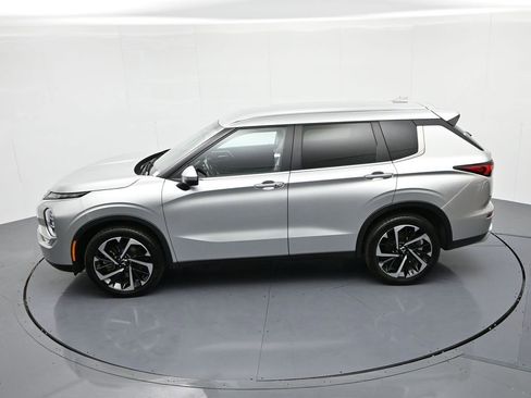 Used 2024 Mitsubishi Outlander SE image 18