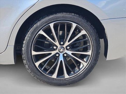 Used 2018 Toyota Camry SE image 5