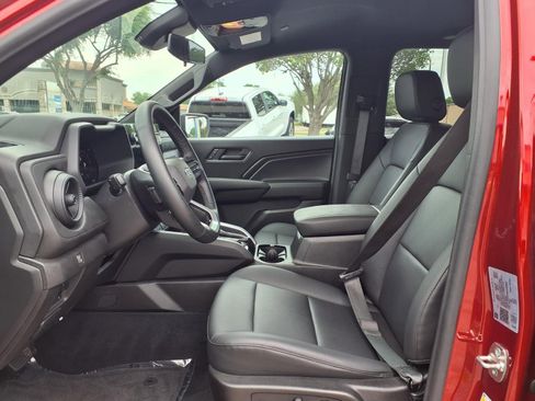 Used 2025 Chevrolet Colorado Trail Boss w/ Off-Road Front Bumper Package AWD/4WD image 17