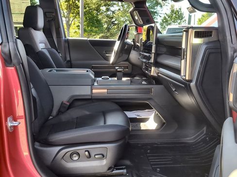 Used 2025 GMC Hummer EV 2X image 29