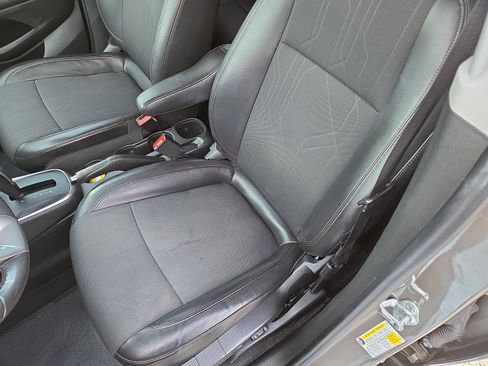 Used 2022 Chevrolet Trax LT w/ LT Convenience Package image 13