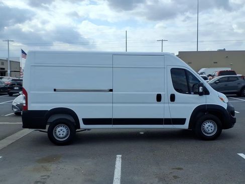 Used 2025 RAM ProMaster 2500 w/ Premium Convenience Group image 6
