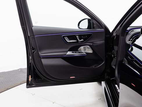 Used 2025 Mercedes-Benz E 53 AMG e 4MATIC Sedan image 5