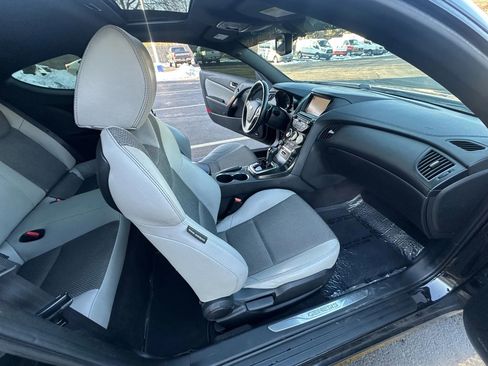 Used 2014 Hyundai Genesis 2.0T image 29