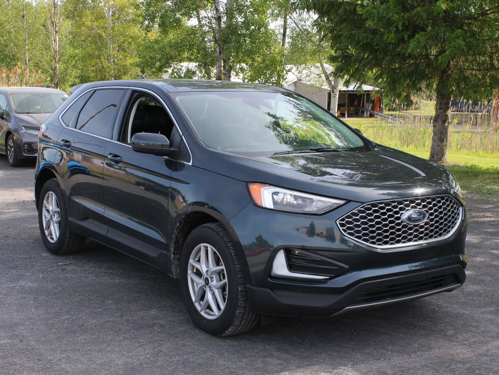 Used 2024 Ford Edge SEL AWD/4WD image 3