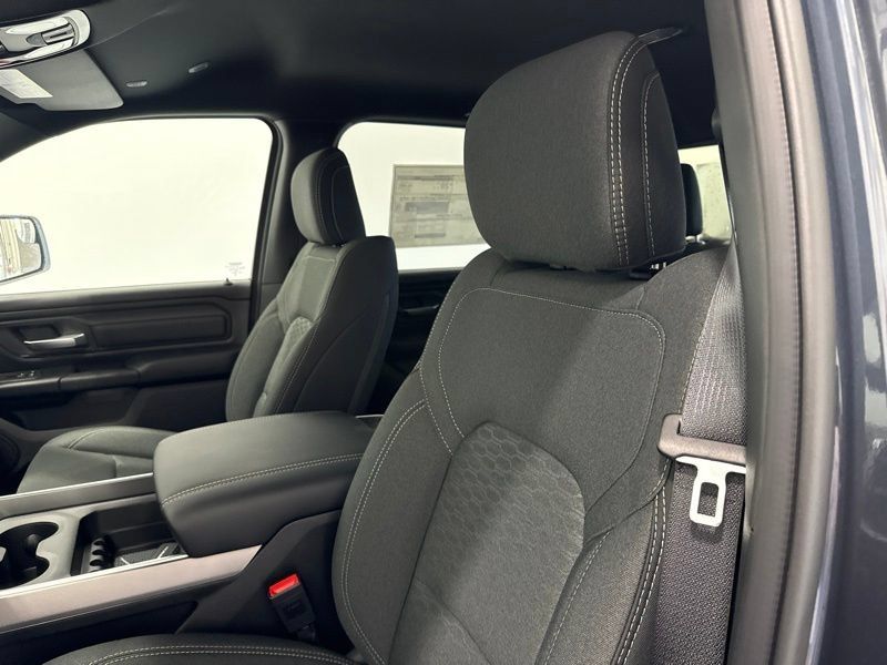 New 2026 RAM 1500 Express AWD/4WD image 19