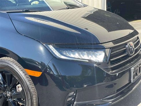 Certified 2023 Honda Odyssey Sport image 8