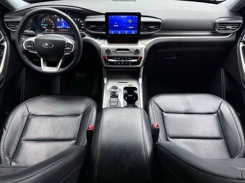 Used 2022 Ford Explorer XLT w/ Equipment Group 202A image 18