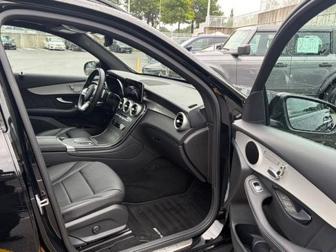 Used 2021 Mercedes-Benz GLC 300 4MATIC w/ AMG Line image 25